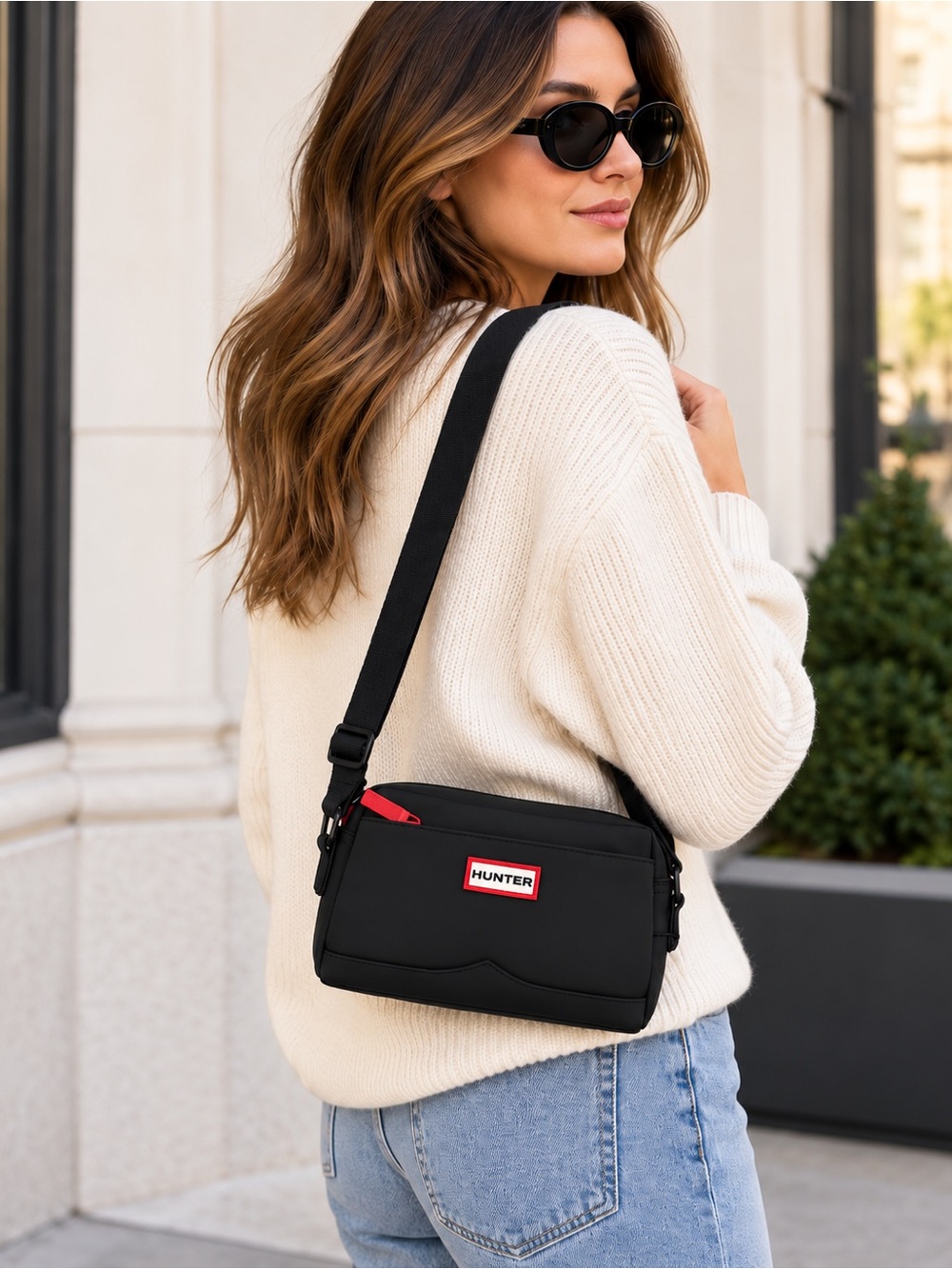 Hunter Black Crossbody Bag Red Logo Adjustable Strap NWT